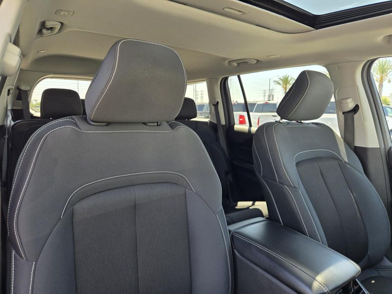 Used 2023 Jeep Grand Cherokee L Laredo 4x2