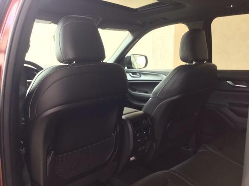 2025 Jeep Grand Cherokee Altitude X 4x2Image 16