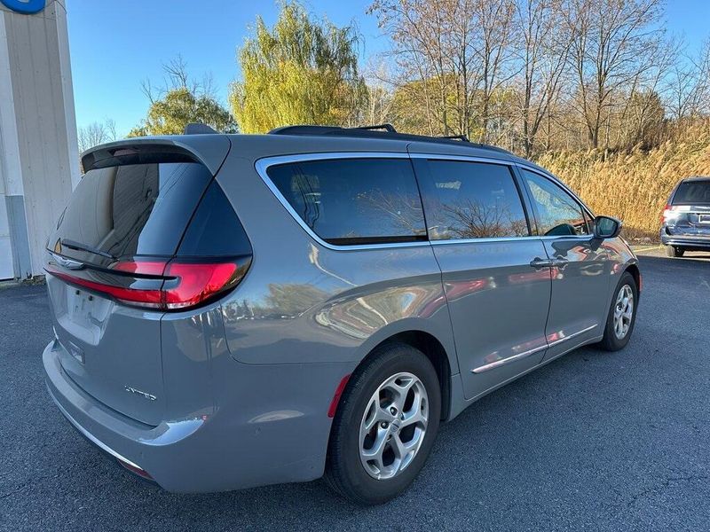 2022 Chrysler Pacifica LimitedImage 13