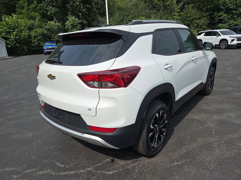 2023 Chevrolet Trailblazer LT photo 2