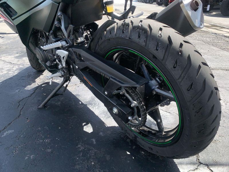 Used 2023 Kawasaki Ninja 400 Base Image 16