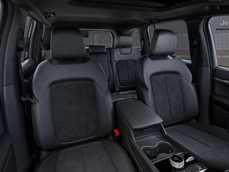 New 2026 Jeep Grand Cherokee Laredo Altitude 4x4Image 16