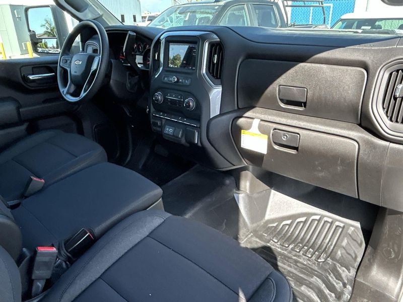 2024 Chevrolet Silverado 3500HD CC Work TruckImage 25