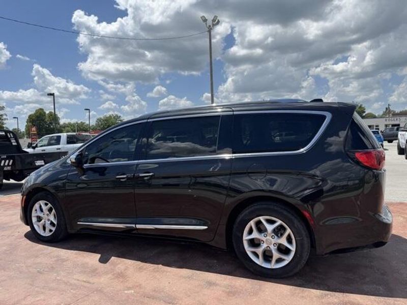 Used 2020 Chrysler Pacifica LimitedImage 9