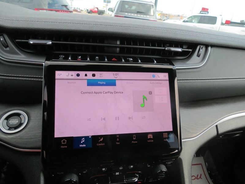 New 2023 Jeep Grand Cherokee L Limited 4x4 4dr SUVImage 19