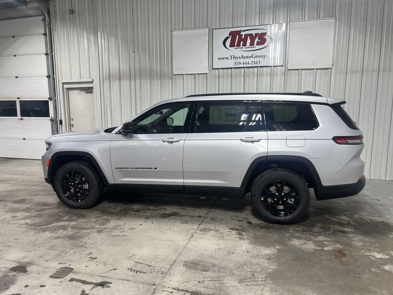 2025 Jeep Grand Cherokee L Altitude X 4x4Image 22