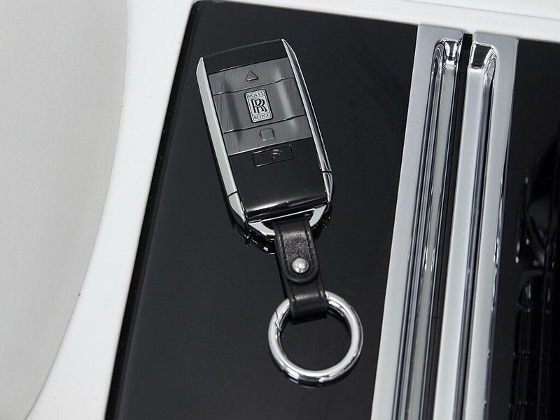 Used 2021 Rolls-Royce Phantom Image 18