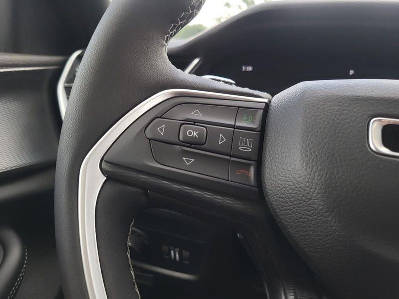 2025 Jeep Grand Cherokee L Altitude X 4x4Image 12