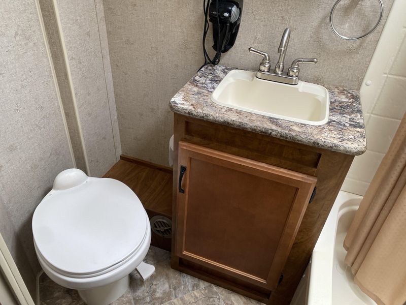 Used 2014 OUTDOORS RV CREEKSIDE 20FQ Image 15