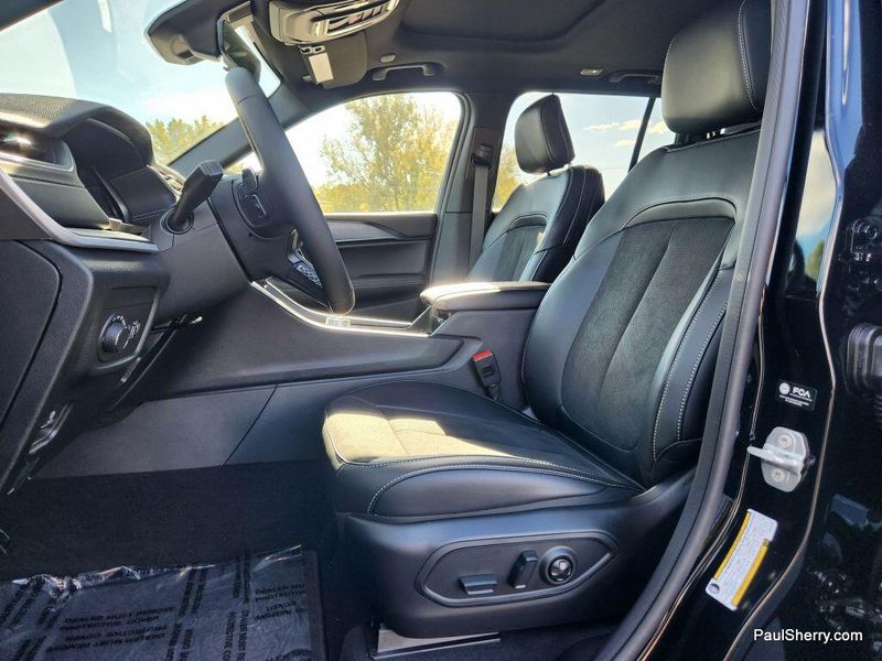 New 2025 Jeep Grand Cherokee Altitude X 4x4