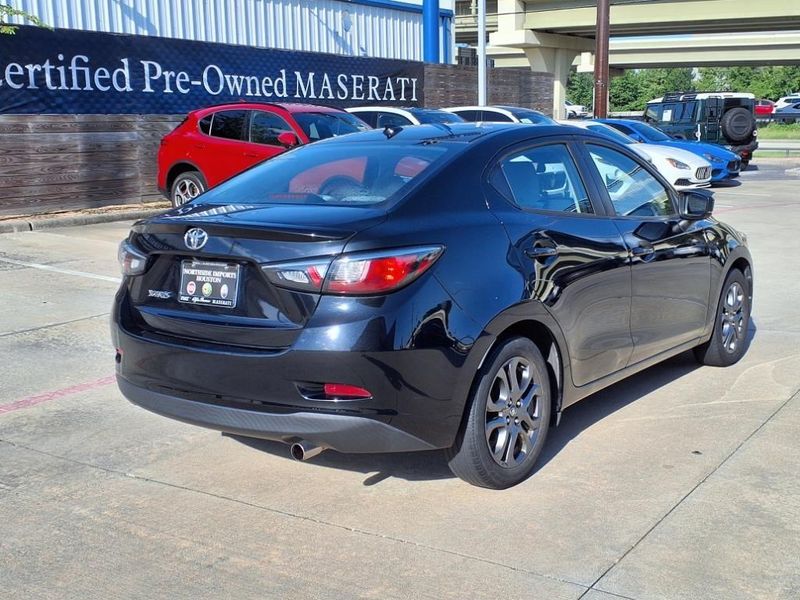 2019 Toyota Yaris Sedan LImage 15