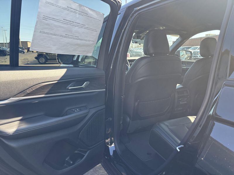 New 2025 Jeep Grand Cherokee Limited 4x4Image 18