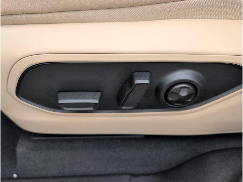 New 2025 Jeep Grand Cherokee Limited 4x2Image 11