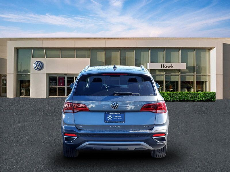 2022 Volkswagen Taos SE photo 2