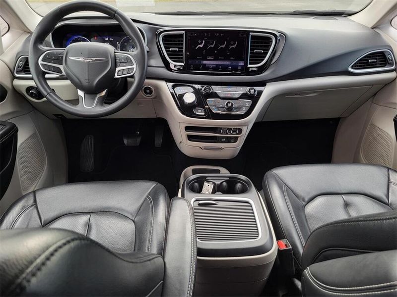 2022 Chrysler Pacifica Touring LImage 32