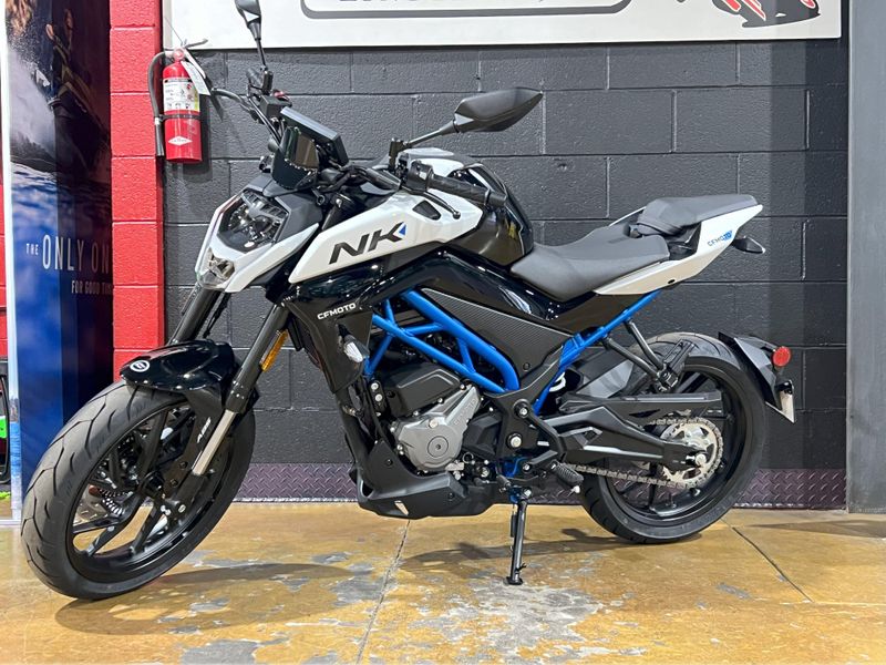 2025 CFMOTO 300NK Image 1