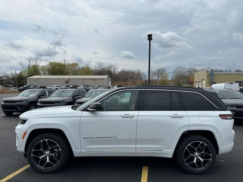2025 Jeep Grand Cherokee Summit Reserve photo 4