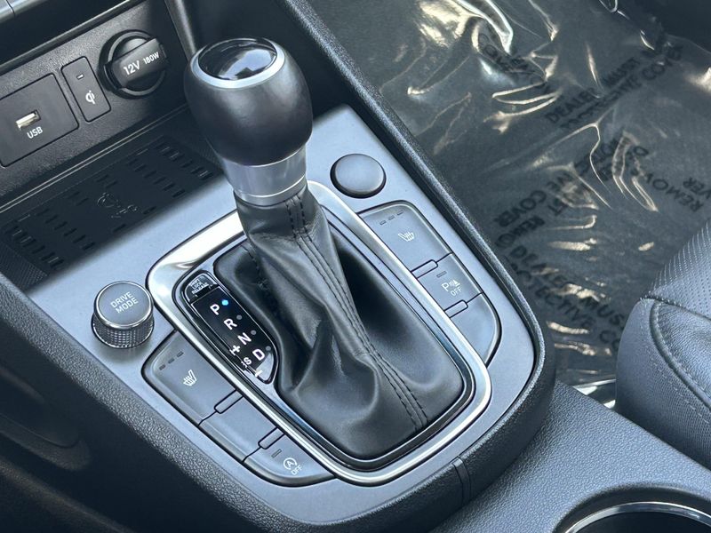 Used 2022 Hyundai Kona LimitedImage 22