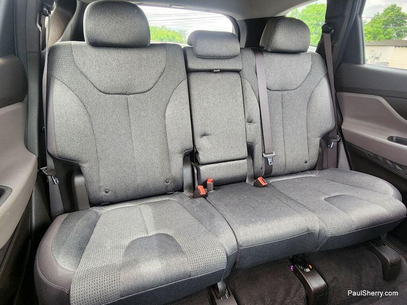 Used 2019 Hyundai Santa Fe SELImage 3