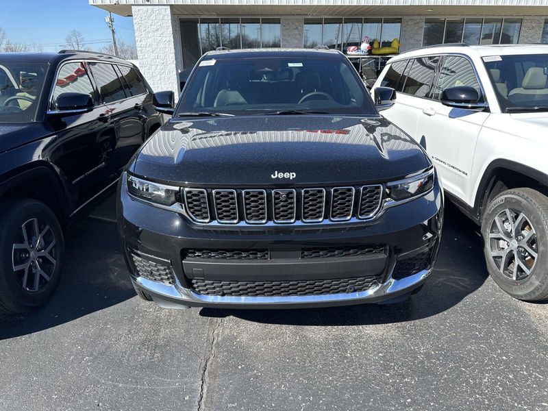 2025 Jeep Grand Cherokee L Limited 4x4Image 3