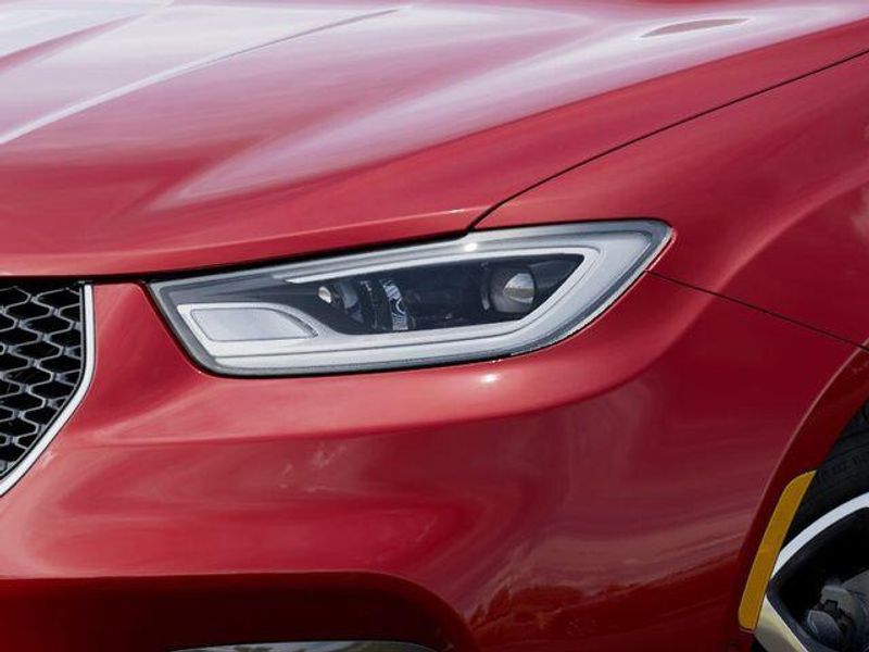 New 2026 Chrysler Pacifica Pinnacle AwdImage 10