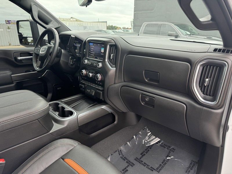 2023 GMC Sierra 2500HD AT4Image 19