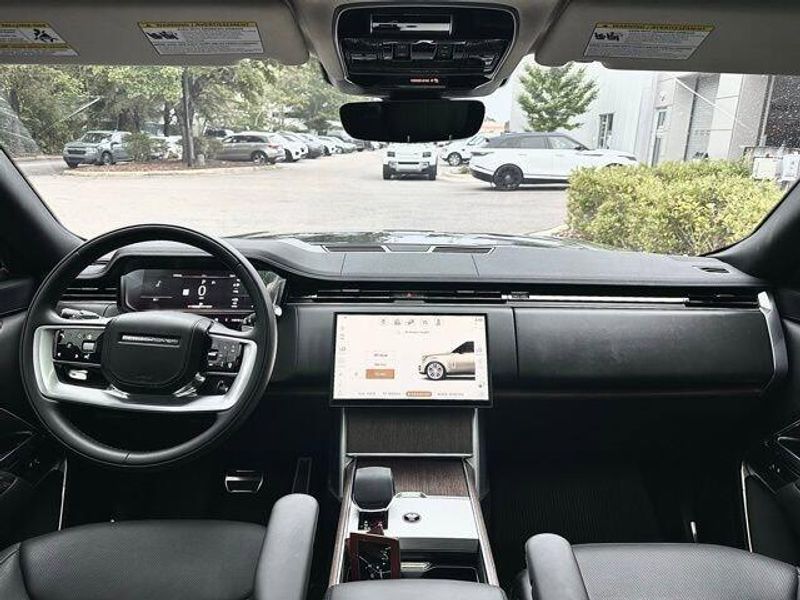 2025 Land Rover Range Rover SE