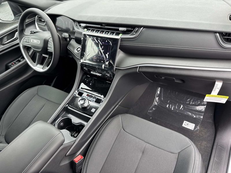 New 2026 Jeep Grand Cherokee L Laredo 4x2