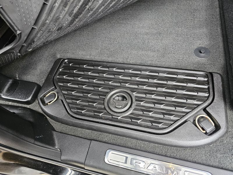 Used 2022 RAM 1500 LimitedImage 24