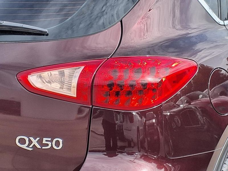 2017 INFINITI QX50 BaseImage 14