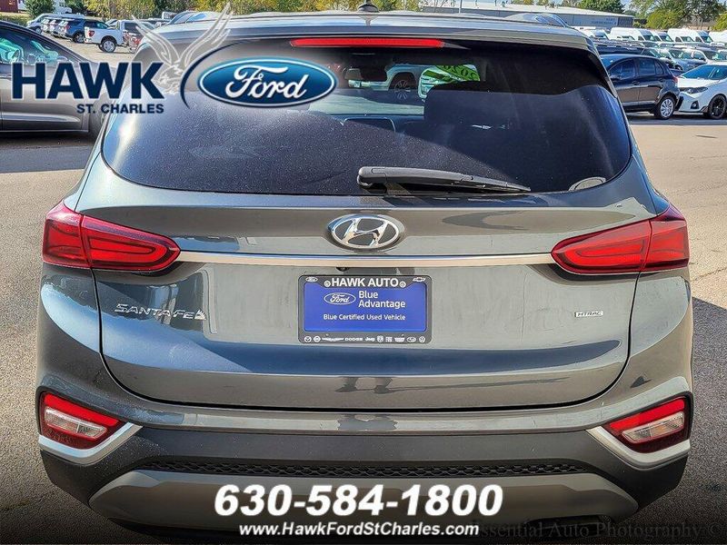 2020 Hyundai Santa Fe SE photo 4