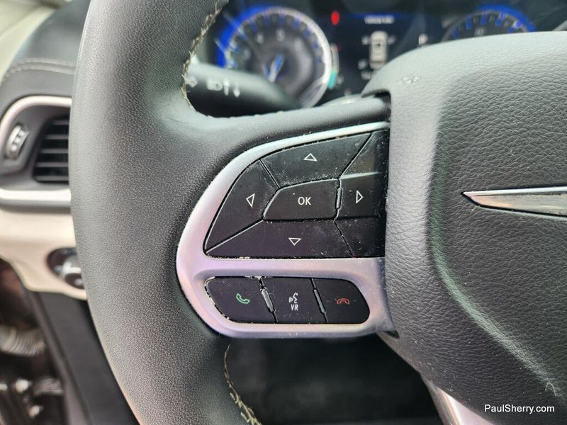 Used 2022 Chrysler Pacifica Touring L