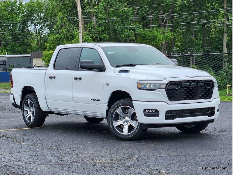 New 2026 RAM 1500 Express Crew Cab 4x4 5'7' Box