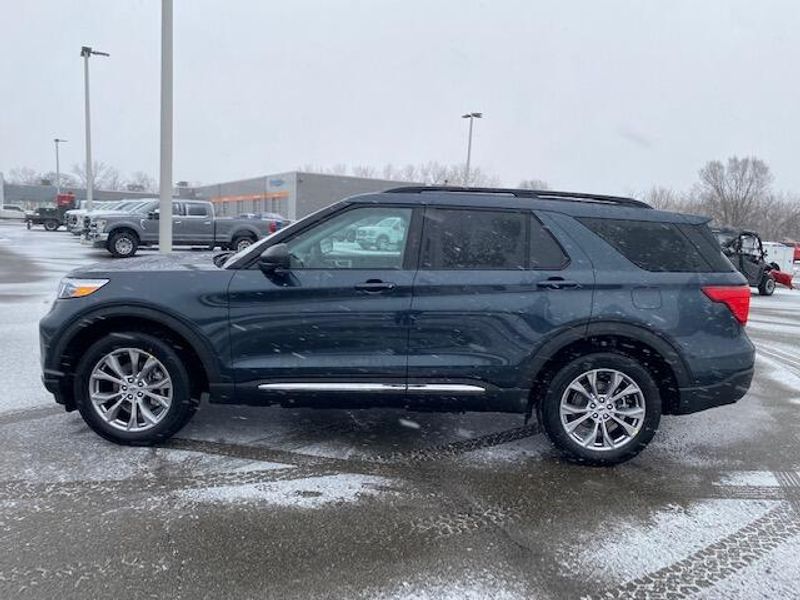 2022 Ford Explorer XLT photo 2