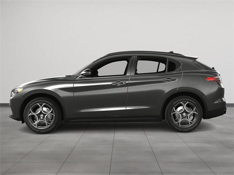 2025 Alfa Romeo Stelvio Sprint photo 3