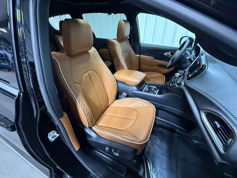 Used 2024 Chrysler Pacifica Hybrid PinnacleImage 10