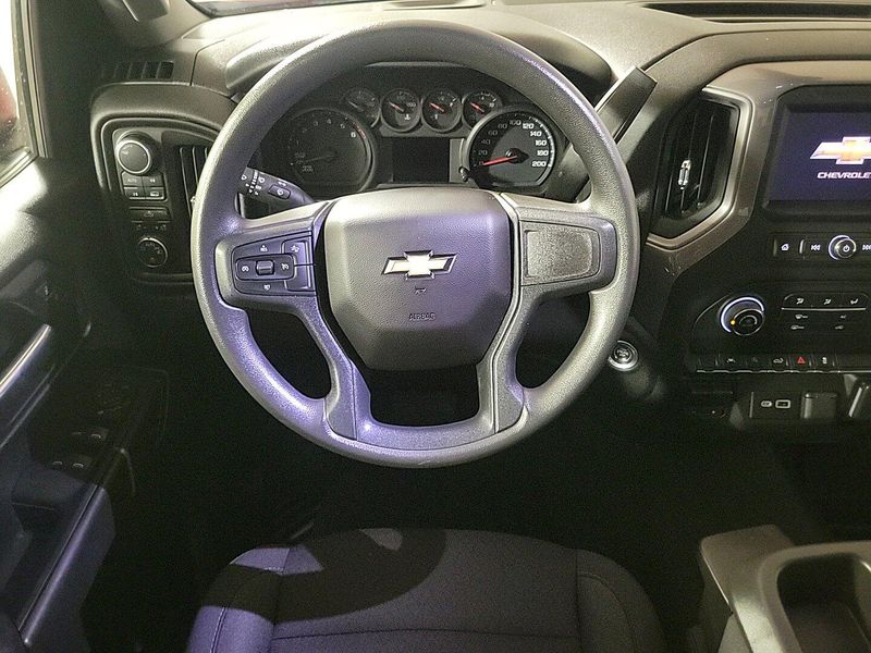 2023 Chevrolet Silverado 1500 Custom photo 13