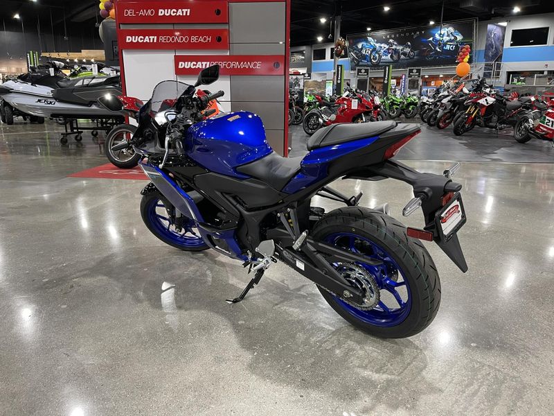 2025 Yamaha YZF-R3 ABS Image 4