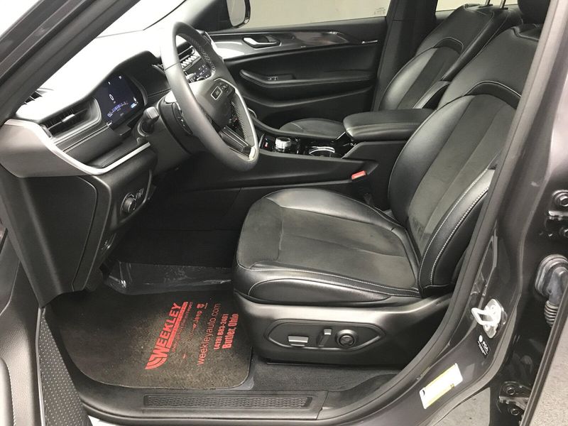 Used 2023 Jeep Grand Cherokee AltitudeImage 4
