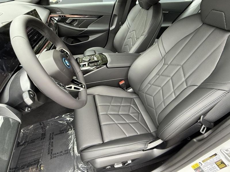 2025 BMW i5 eDrive40Image 19