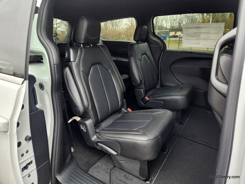 New 2026 Chrysler Voyager Lx