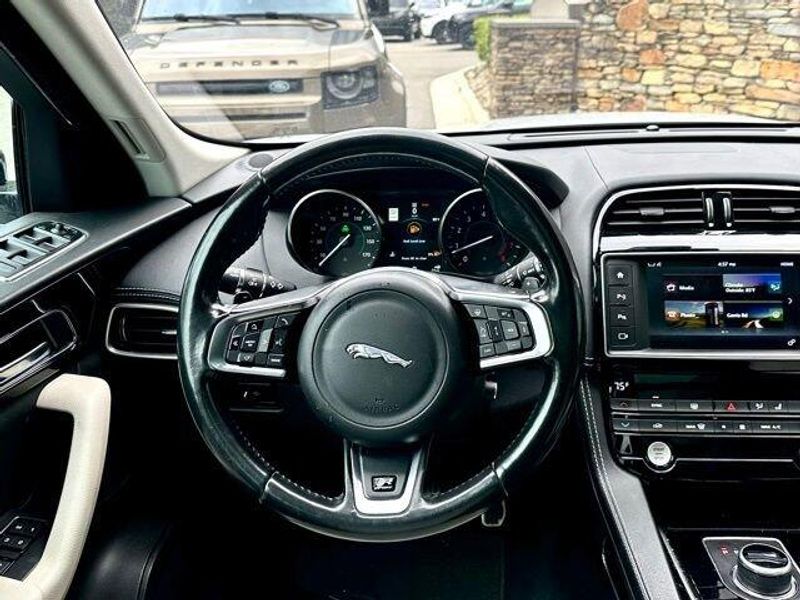 2017 Jaguar F-PACE 35t R-Sport