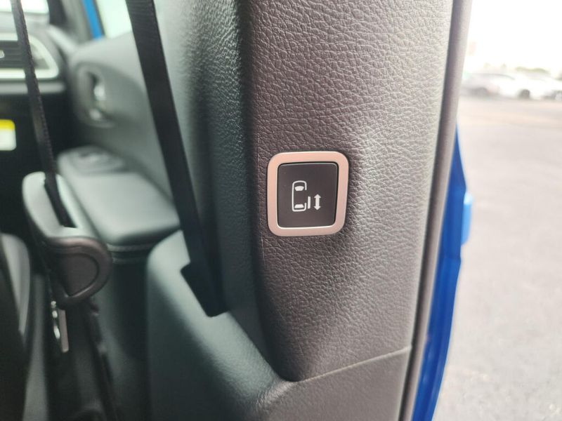 New 2027 Chrysler Pacifica Select