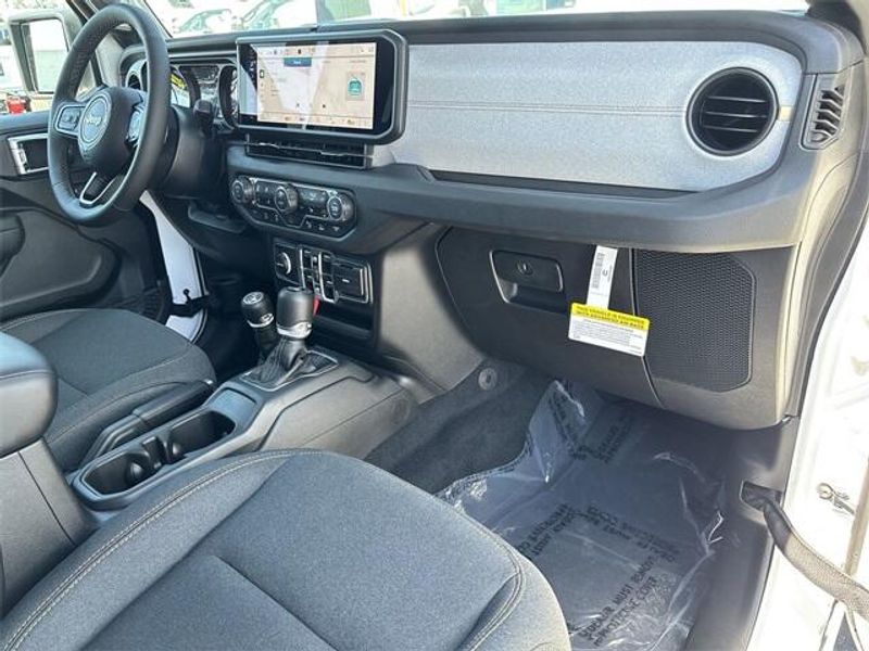New 2025 Jeep Wrangler 4-door Sport SImage 13
