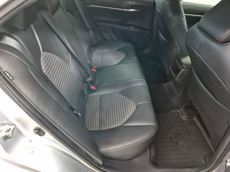 2019 Toyota Camry SEImage 8