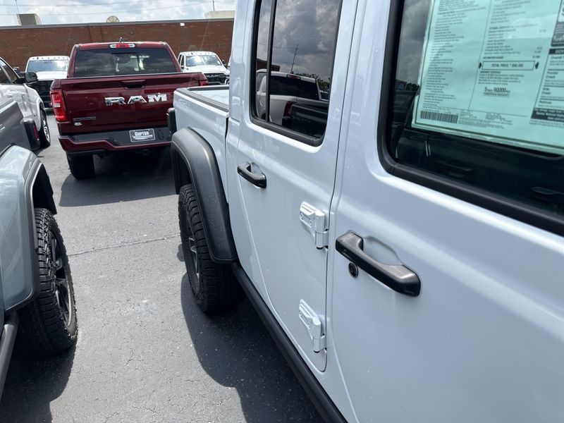 New 2025 Jeep Gladiator Mojave 4x4Image 5