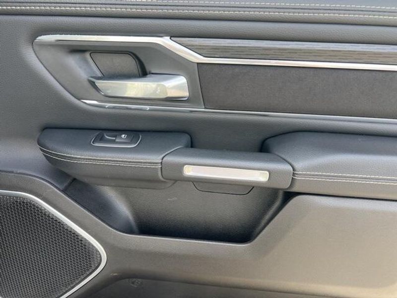 2024 RAM 1500 LaramieImage 23