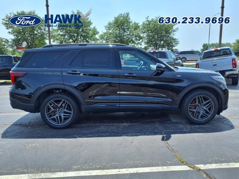 2025 Ford Explorer ST-Line photo 2