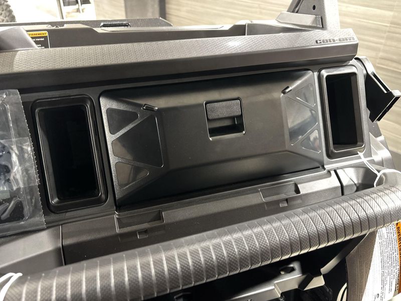 New 2026 Can-Am DEFENDER MAX XT HD11 WITH 10.25 IN. INFOTAINMENT Image 32