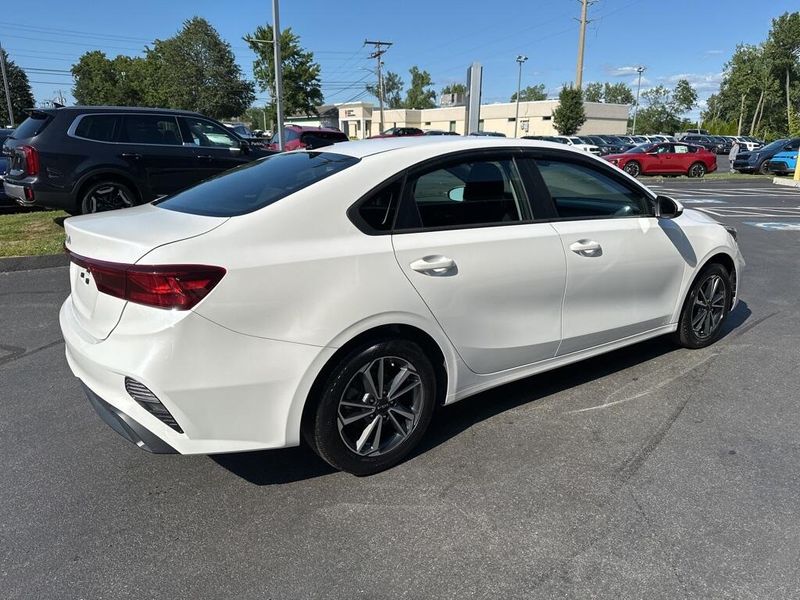 Used 2023 Kia Forte LXSImage 5